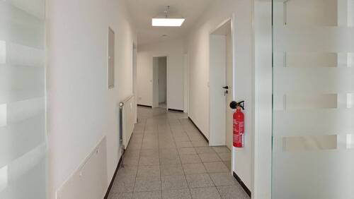 Flur, Blick vom Eingang - Büro in Niestetal