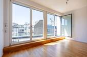 Wohnzimmer mit Terrasse - Herrliche 2-Zimmerwohnung am Spittelmarkt - luftig, hell & modern!