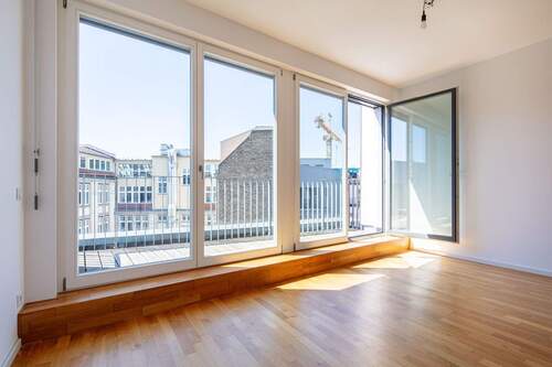 Wohnzimmer mit Terrasse - Herrliche 2-Zimmerwohnung am Spittelmarkt - luftig, hell & modern!