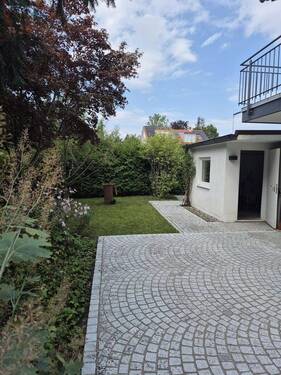 Garten mit Zugang Garage - 