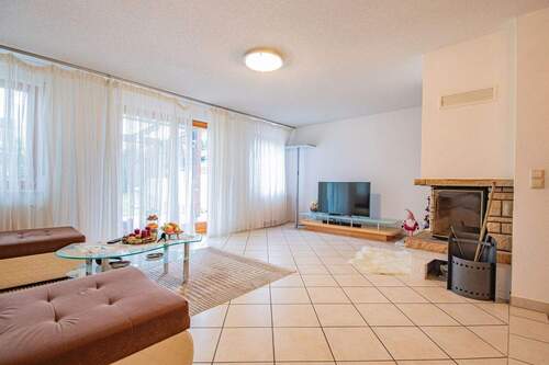 Wohnzimmer - 6 Zimmer Reihenmittelhaus in Waldshut-Tiengen