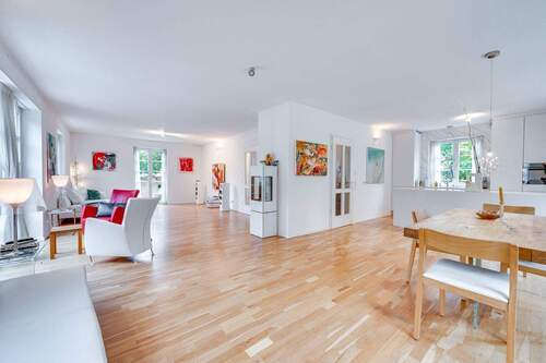 Wohnzimmer - 7 Zimmer Einfamilienhaus zum Kaufen in München