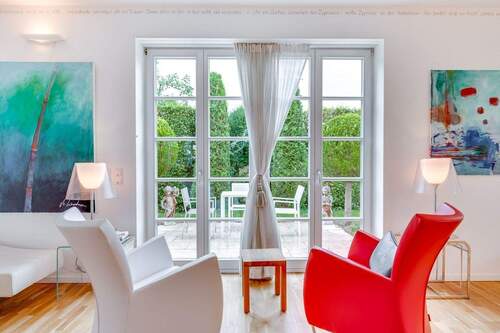 Wohnzimmer - Einfamilienhaus mit 261,70 m&sup2; in München zum Kaufen