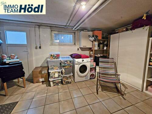 Waschküche mit Zugang auf die überd. Terrasse und den Garten - 