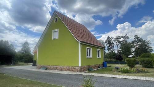 seitliche Ansicht - Einfamilienhaus mit 105,00 m&sup2; in Bernsdorf zum Kaufen