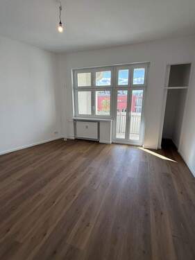 Bild 1 - Sofort Bezugsfreie 2-Zimmer-Wohnung im Herzen von Tegel - frisch saniert mit Balkon
