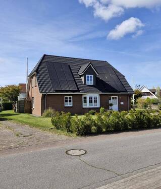 Hausansicht - 5 Zimmer Mehrfamilienhaus, Wohnhaus zum Kaufen in Leck