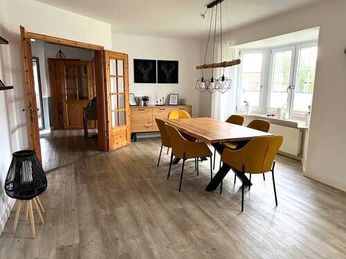 Wohn- und Esszimmer - 5 Zimmer Mehrfamilienhaus, Wohnhaus in Leck