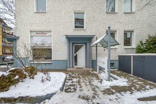 Hauseingang - 3 Zimmer Etagenwohnung zum Kaufen in Berlin