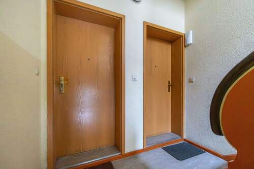 Wohnungstür rechts - 3 Zimmer Etagenwohnung in Berlin