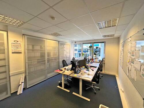 Raum mit vier Arbeitsplätzen - Büro zur Miete in Hamburg