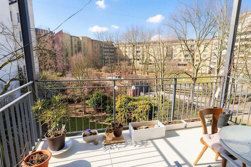 großer Balkon zum Innenhof - 4 Zimmer Etagenwohnung in Berlin