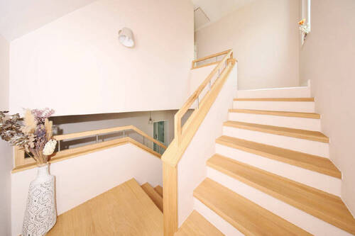 Treppe mit Massivholzstufen - 