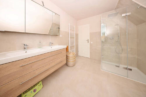 Bad mit bodengleicher Dusche - 
