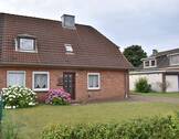 Hausansicht - schöne und zentrumsnahe DHH in Bad Bramstedt
