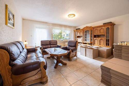 Wohnzimmer mit Zugang Loggia - Etagenwohnung mit 92,00 m&sup2; in Lüdenscheid zum Kaufen