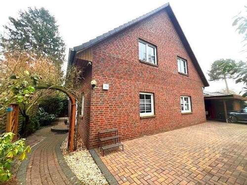 Vorderansicht - Bezugsfreies geräumiges Einfamilienhaus mit großem Garten