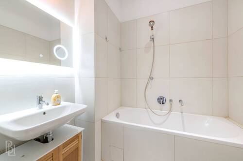 Badezimmer - Etagenwohnung mit 55,80 m&sup2; in Berlin zum Kaufen