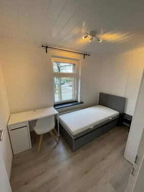 Zimmer - Etagenwohnung mit 10,00 m² in Neumünster zur Miete