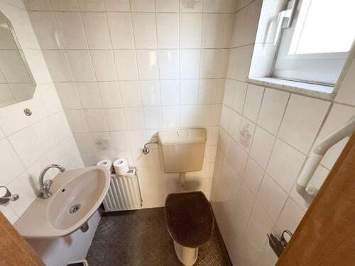 WC mit Waschbecken EG - 