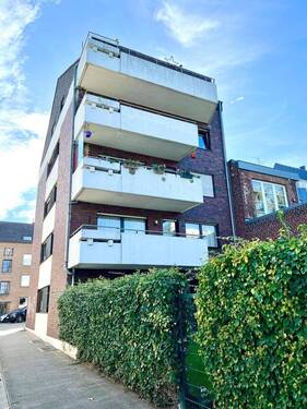 Außenansicht_Rückseite - 4 Zimmer Etagenwohnung in Mönchengladbach