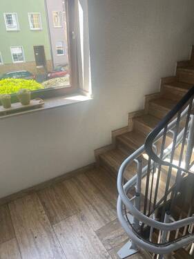 Treppenhaus mit Natursteinböden - 