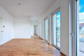 Wohnbereich - Dachgeschosswohnung nah Schloß Charlottenburg - Großzügige 2 Zimmerwohnung am Mierendorffplatz