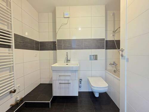 Modernes Badezimmer - 4 Zimmer Etagenwohnung in Coburg