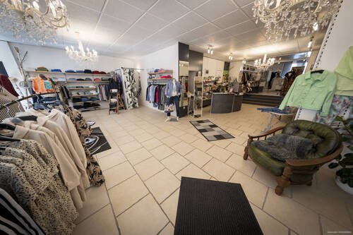 Bild 1 - Großzügiges Ladenlokal mit großer Verkaufsfläche zu vermieten