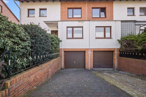 L1001572.jpg - 7 Zimmer Doppelhaushälfte zum Kaufen in Langenhagen