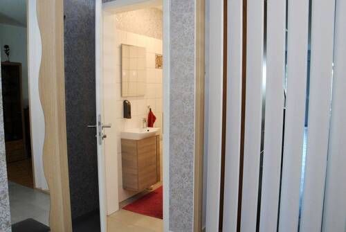 Eingangsflür/ Gäste WC - 