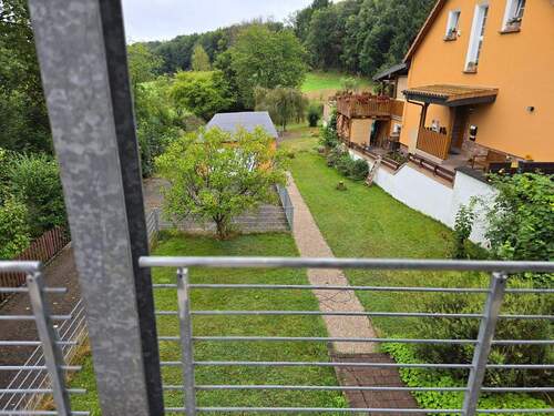 Blick in den Garten - 2 Zimmer Etagenwohnung zur Miete in Homburg