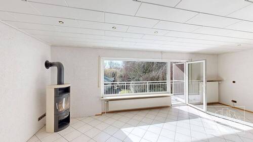 EG - Wohnzimmer mit Holzofen - 