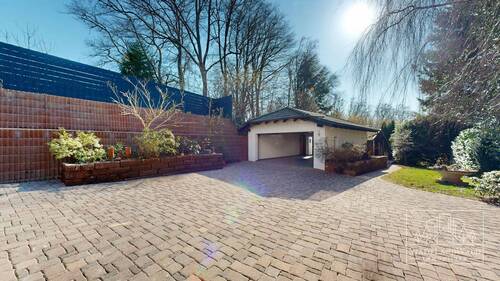 Hof - Doppelgarage - 