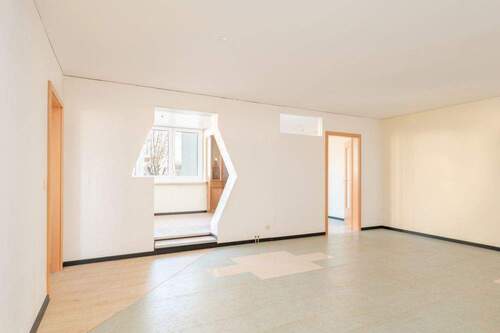 Wohnzimmer - Etagenwohnung mit 128,60 m&sup2; in Neumarkt in der Oberpfalz zum Kaufen