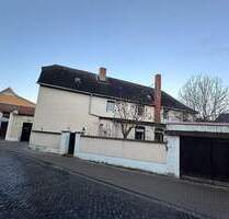 +++ Machen Sie es zu Ihrem Projekt - Großer Dreiseitenhof mit zwei Garagen & Nebengelass +++ - Molauer Land Sieglitz