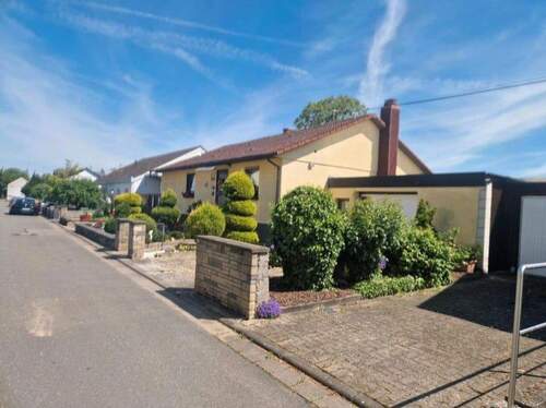 Hausansicht - Leben auf einer Ebene - Bungalow mit Sonnengarten für den geschickten Handwerker