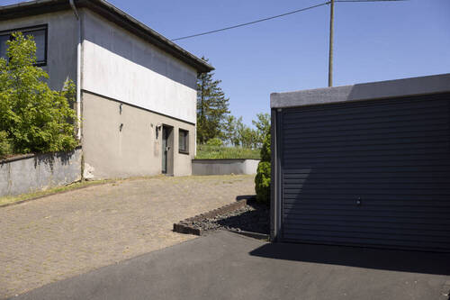 Garage mit Einfahrt - 