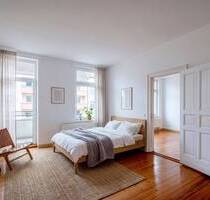 Helle 2-Zimmer-Altbauwohnung mit Balkon in der Nähe zum Boxhagener Platz - Berlin-Friedrichshain