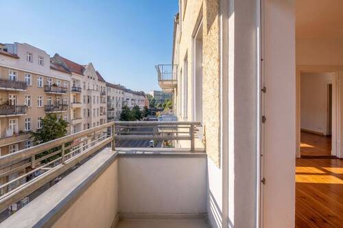 Balkon - Etagenwohnung mit 60,00 m&sup2; in Berlin-Friedrichshain zum Kaufen