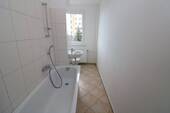 Bad mit Wanne - Einfach Hammer...günstige 3-RW mit hellem Wannenbad u. Balkon!!!