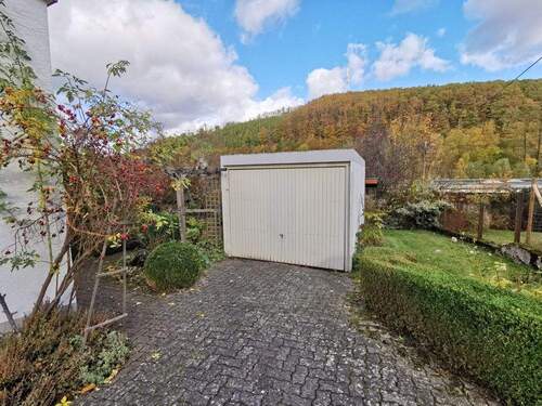 Garage - 8 Zimmer Einfamilienhaus in Neunkirchen