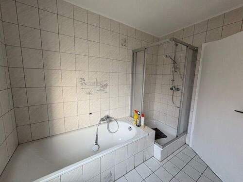 Wanne und Dusche - 