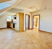 Modernisiert & einladend: Dachgeschosswohnung mit Entwicklungspotenzial - Wiemersdorf