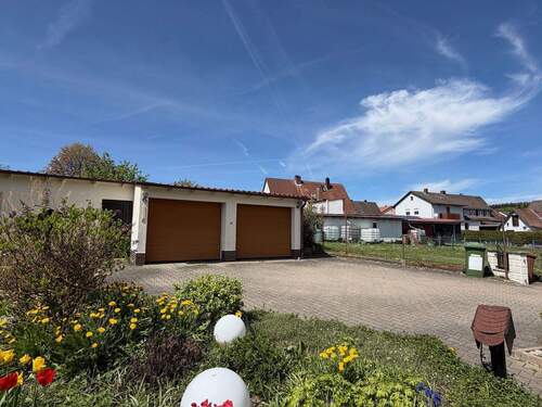 Garage mit elektrischem Tor - 