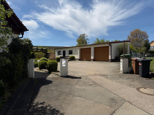 Einfahrt - 6 Zimmer Doppelhaushälfte in Treuchtlingen