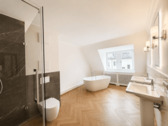 XXL-Badezimmer - Sanierte Maisonette-Luxuswohnung mit beeindruckender Dachterrasse in Innenstadtlage
