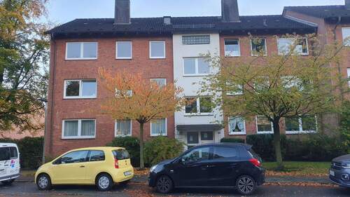 Vorderseite des Hauses - 4 Zimmer Etagenwohnung in Norderstedt