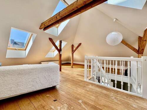 Dachgeschoss mit Badezimmer - 