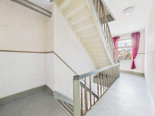 Treppenhaus 1.OG - Mehrfamilienhaus, Wohnhaus mit 155,70 m² in Lüdenscheid zum Kaufen